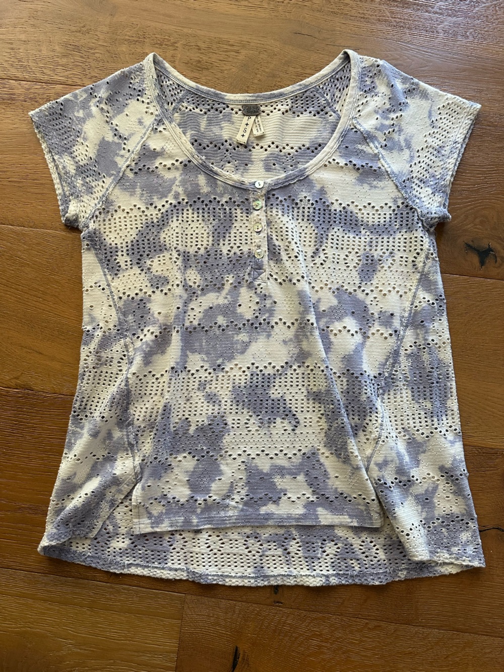 Free People Mesh Henley Tee Shirt Top  White and Blue  sz Small
